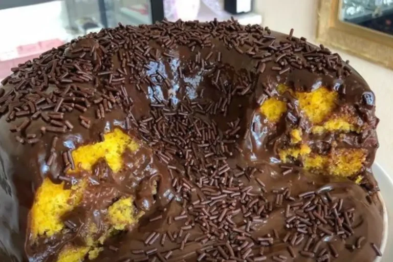 Bolo de cenoura com recheio de chocolate